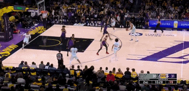 DB视讯百家乐内外开花！文班上半场12中6得到14分4板3助2帽 三分5中2