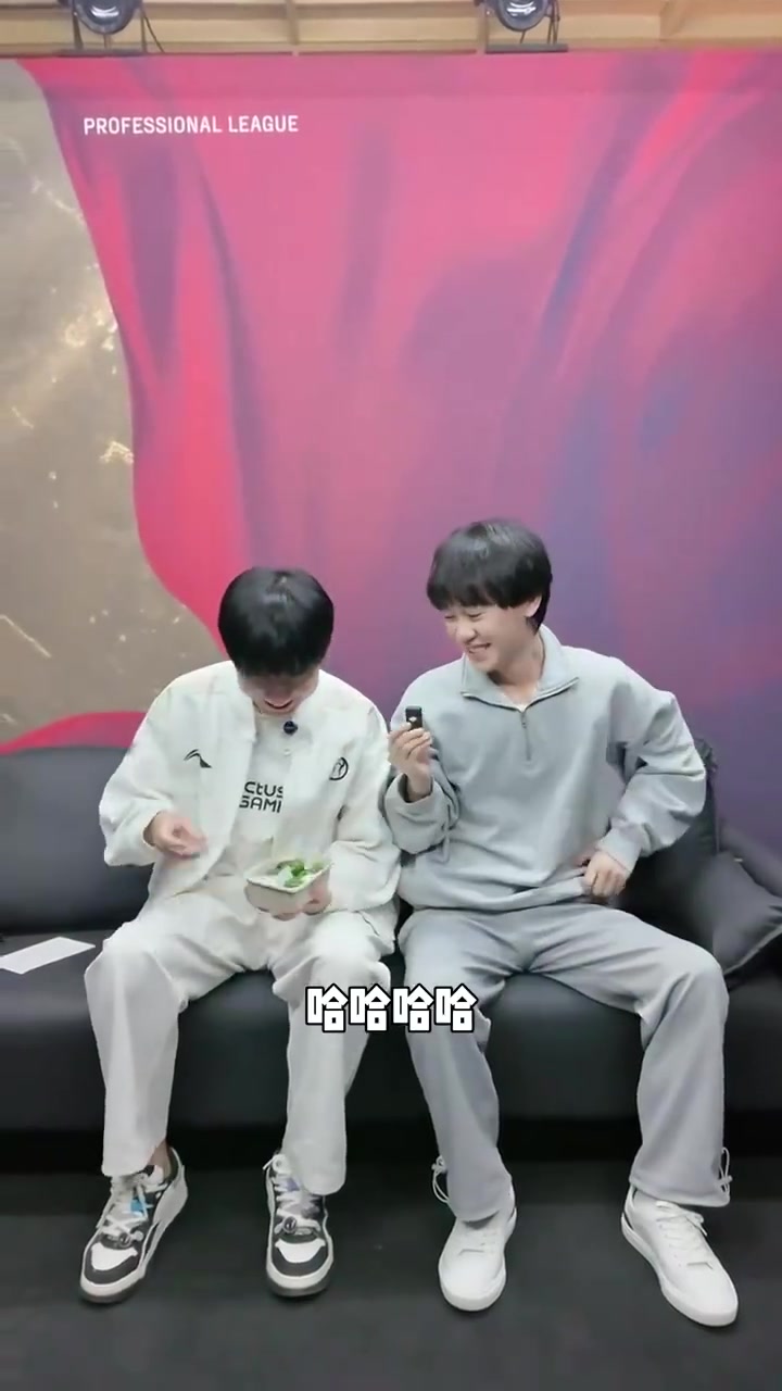 DB视讯官方登录入口LPL第一交际花！Ming分享采访GALA视频：今天投喂一下嘎子