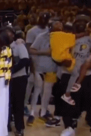 DB视讯官网你也很棒😤东决MVP宣布时🥳哈利指了指自己并往前迈出一步！